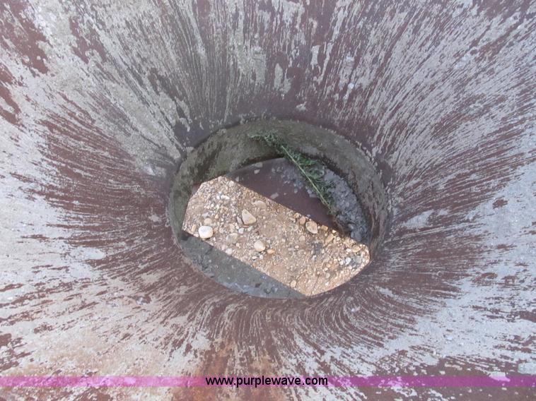 image for item B2820 1994 concrete bucket