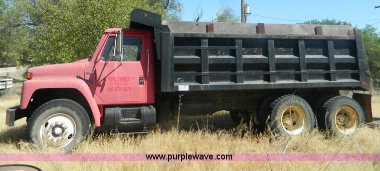 image for item B3820 1988 International S1900 dump truck