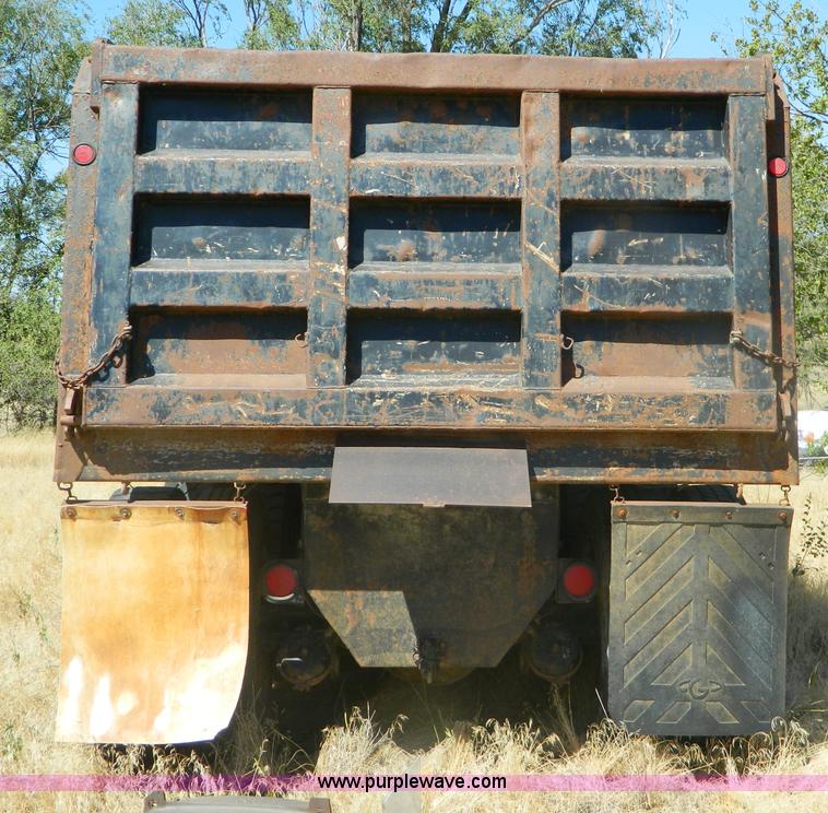 image for item B3820 1988 International S1900 dump truck