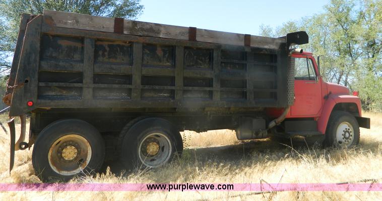 image for item B3820 1988 International S1900 dump truck