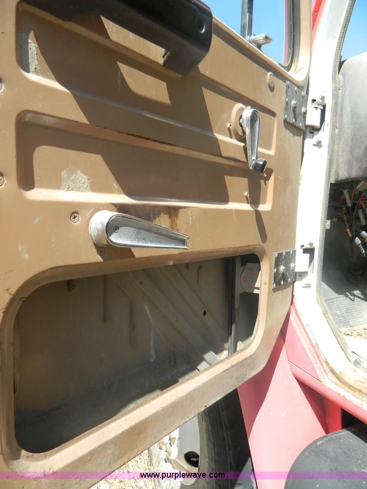 image for item B3820 1988 International S1900 dump truck