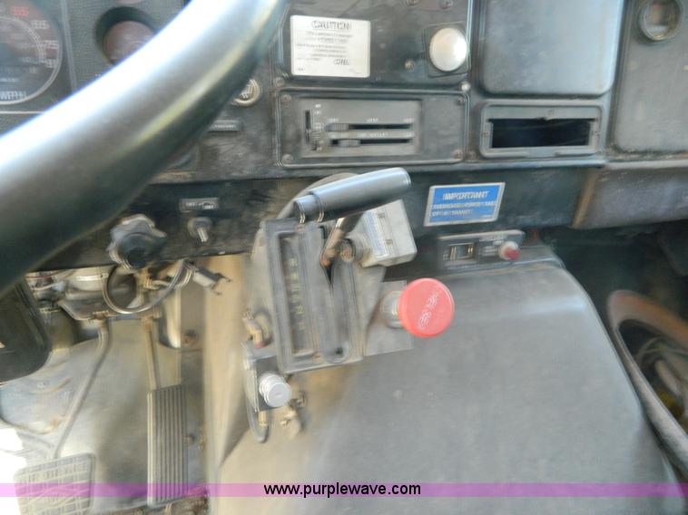 image for item B3820 1988 International S1900 dump truck