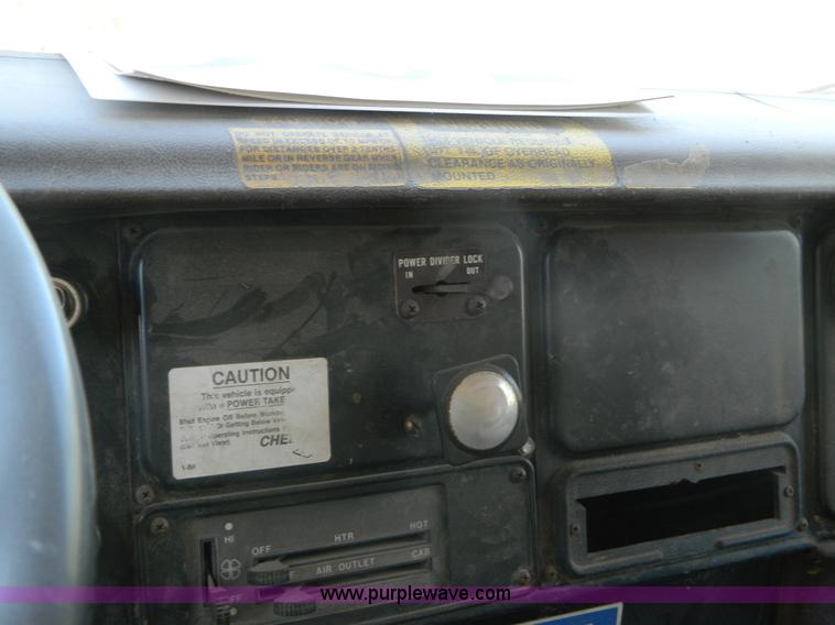 image for item B3820 1988 International S1900 dump truck