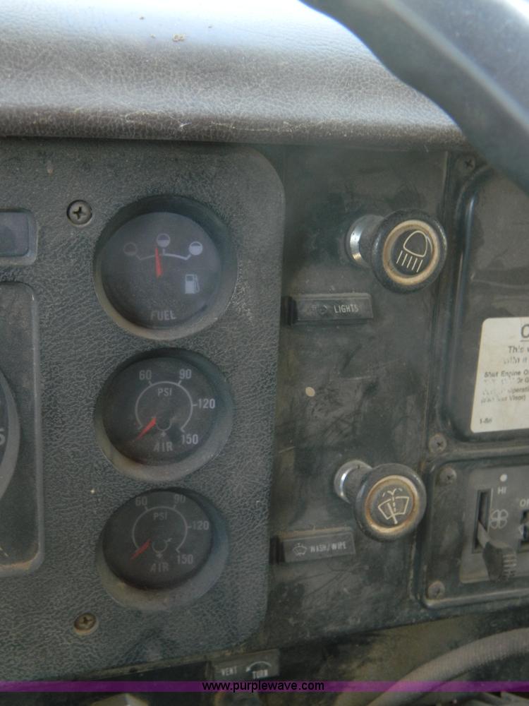 image for item B3820 1988 International S1900 dump truck