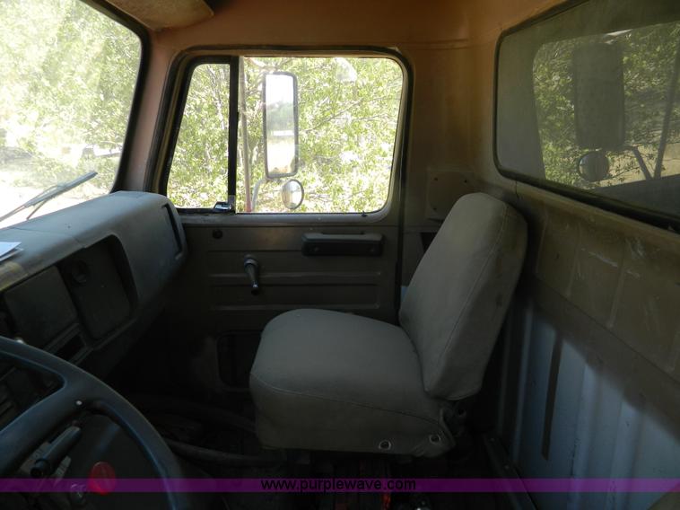 image for item B3820 1988 International S1900 dump truck