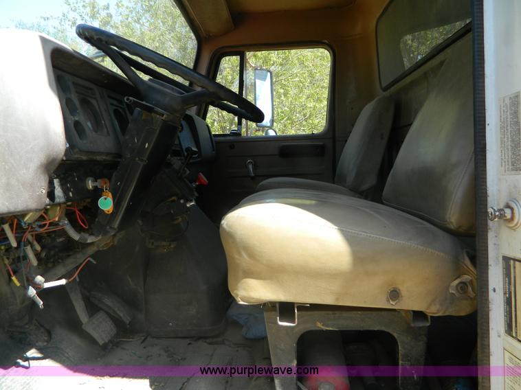 image for item B3820 1988 International S1900 dump truck