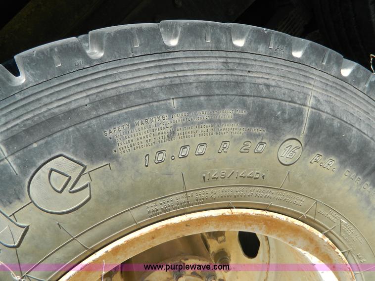 image for item B3820 1988 International S1900 dump truck