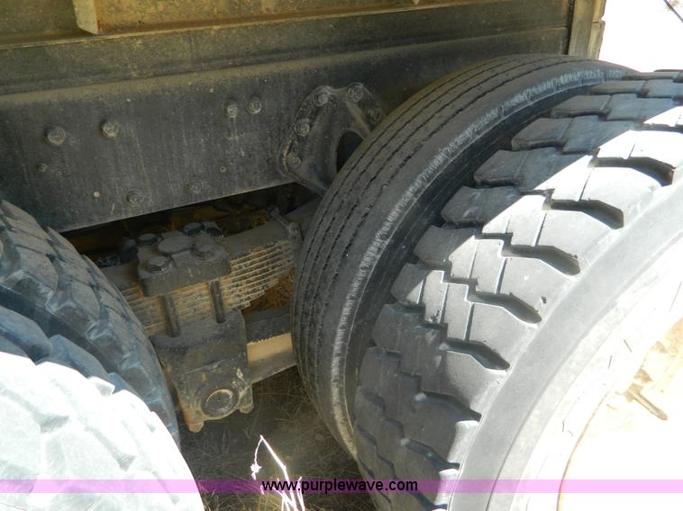 image for item B3820 1988 International S1900 dump truck