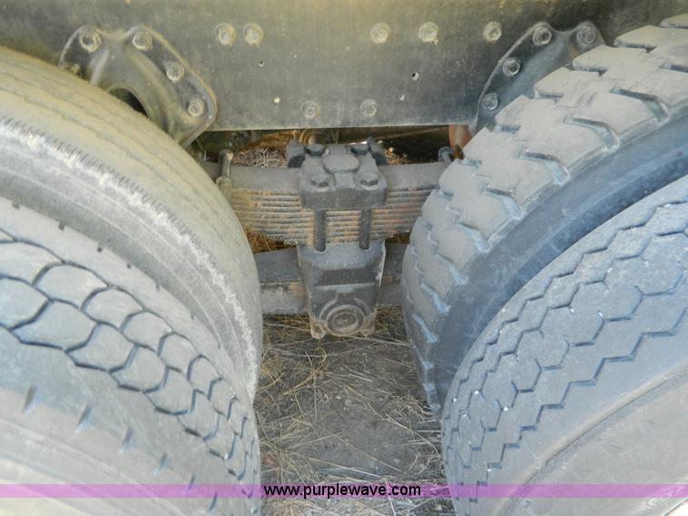 image for item B3820 1988 International S1900 dump truck