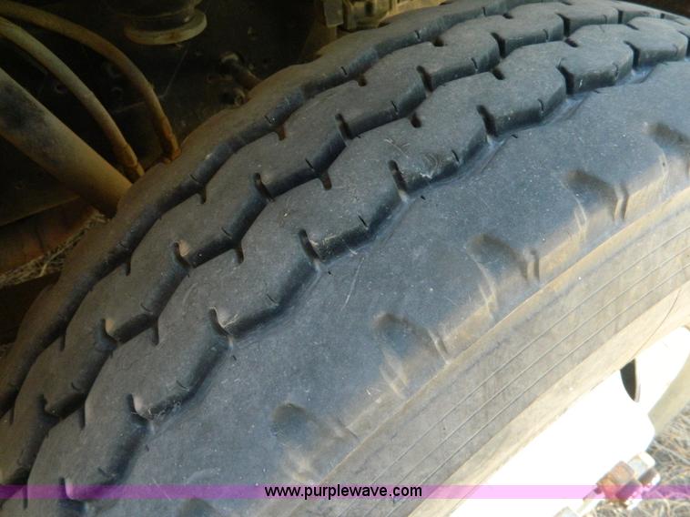 image for item B3820 1988 International S1900 dump truck