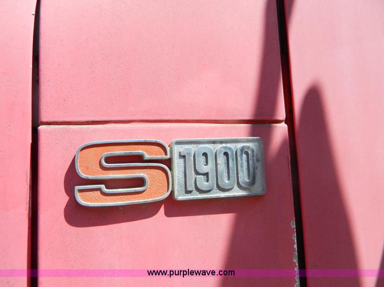 image for item B3820 1988 International S1900 dump truck