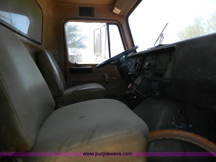 image for item B3820 1988 International S1900 dump truck