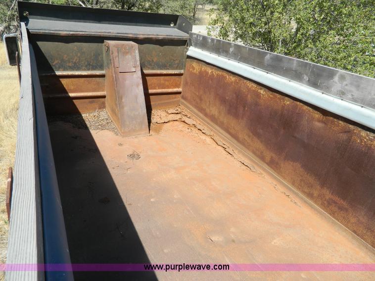 image for item B3820 1988 International S1900 dump truck