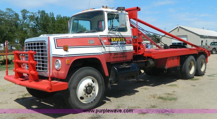 image for item B3831 1979 Ford 9000 winch truck