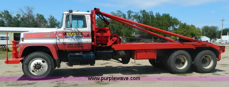 image for item B3831 1979 Ford 9000 winch truck