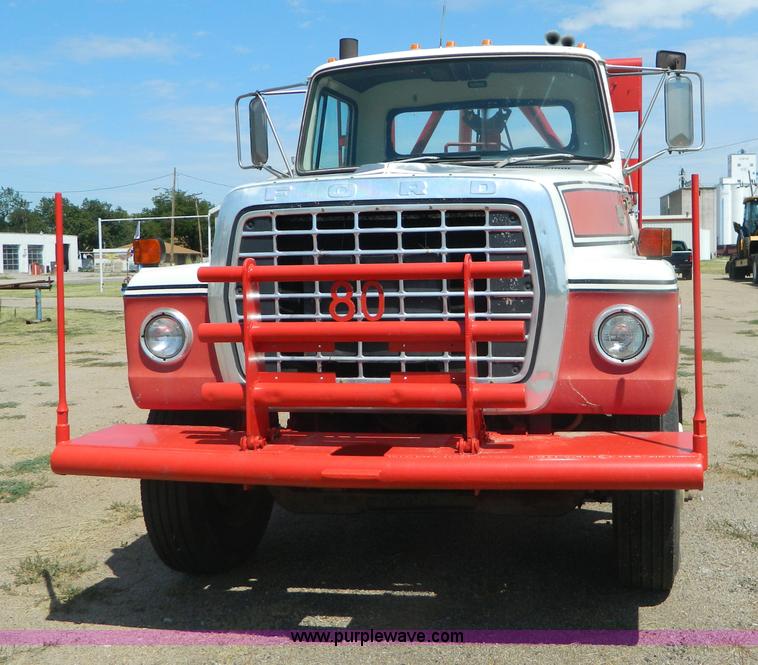 image for item B3831 1979 Ford 9000 winch truck