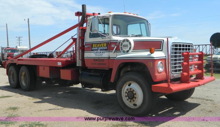 image for item B3831 1979 Ford 9000 winch truck