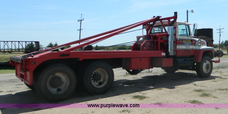 image for item B3831 1979 Ford 9000 winch truck