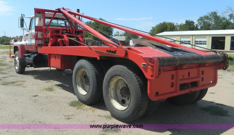 image for item B3831 1979 Ford 9000 winch truck