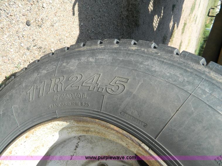 image for item B3831 1979 Ford 9000 winch truck