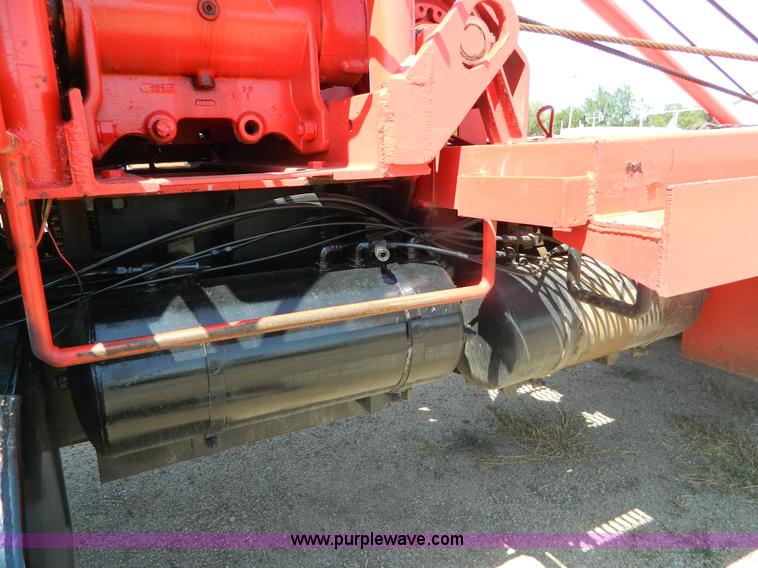 image for item B3831 1979 Ford 9000 winch truck