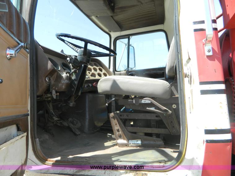 image for item B3831 1979 Ford 9000 winch truck