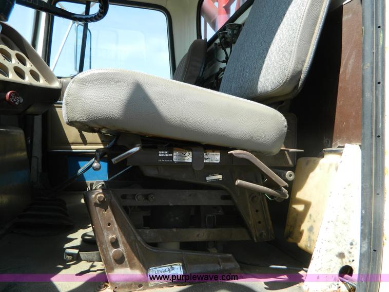 image for item B3831 1979 Ford 9000 winch truck