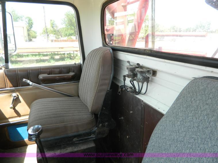 image for item B3831 1979 Ford 9000 winch truck