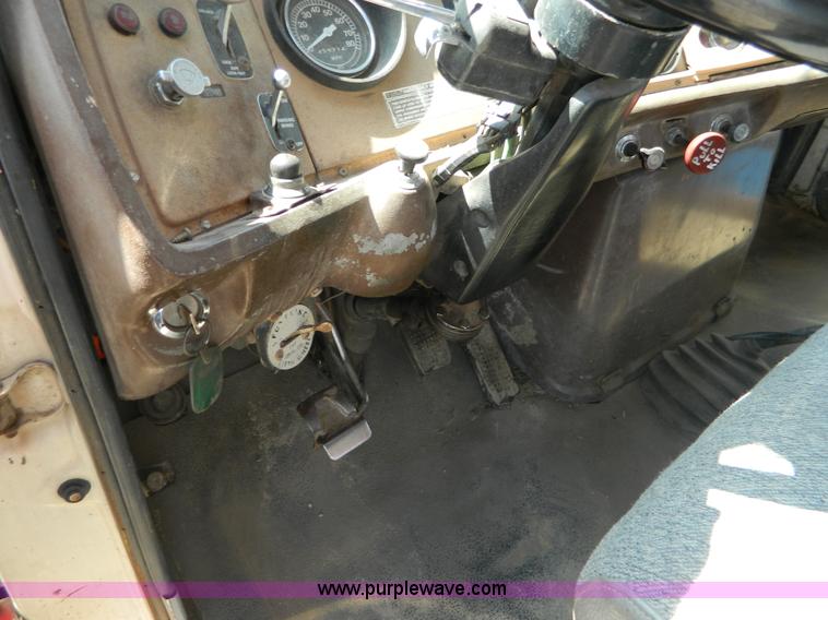 image for item B3831 1979 Ford 9000 winch truck