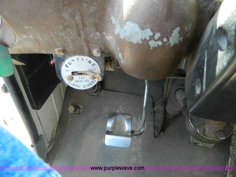 image for item B3831 1979 Ford 9000 winch truck