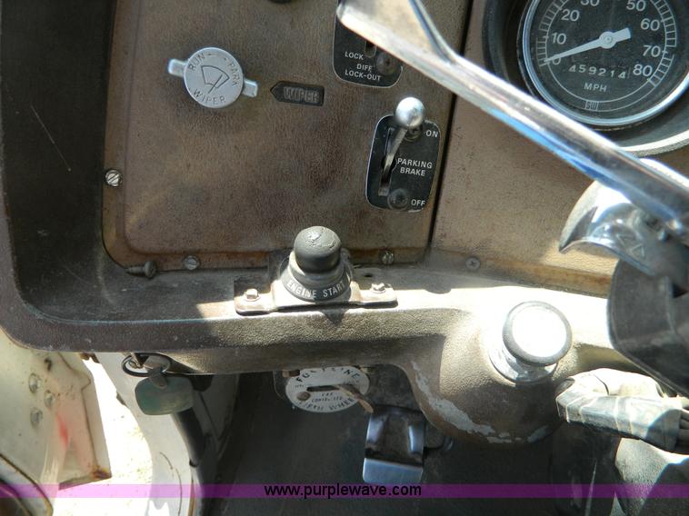 image for item B3831 1979 Ford 9000 winch truck