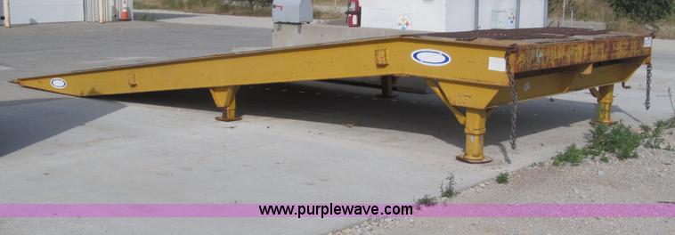 image for item B5162 2002 Ledwell LW25X120 portable loading dock
