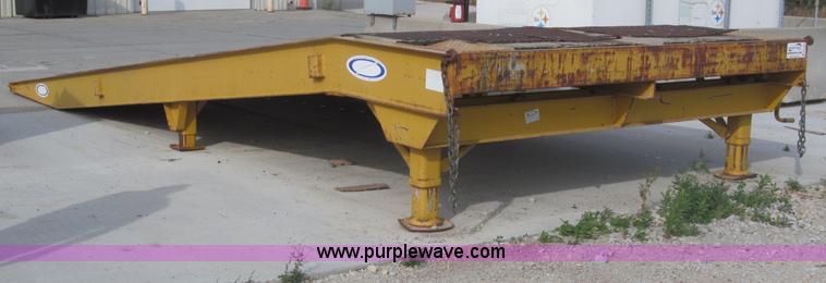 image for item B5162 2002 Ledwell LW25X120 portable loading dock