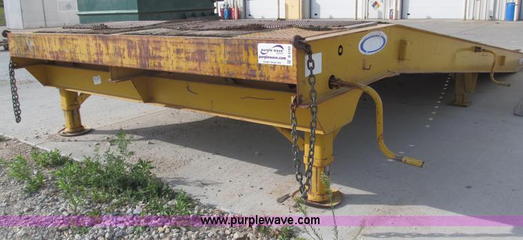image for item B5162 2002 Ledwell LW25X120 portable loading dock