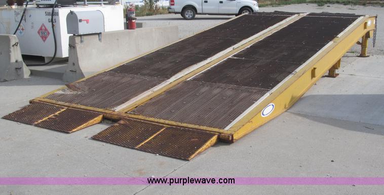 image for item B5162 2002 Ledwell LW25X120 portable loading dock