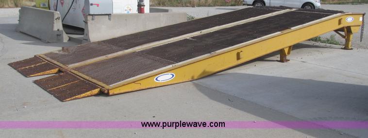 image for item B5162 2002 Ledwell LW25X120 portable loading dock