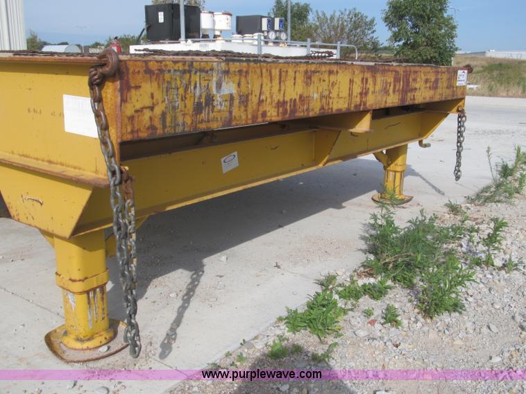 image for item B5162 2002 Ledwell LW25X120 portable loading dock