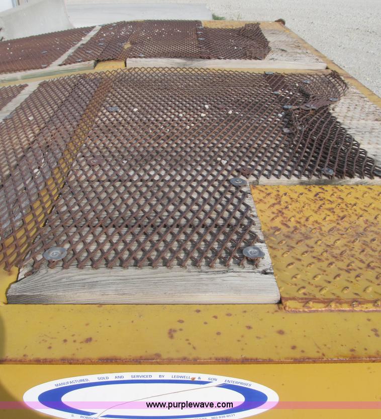 image for item B5162 2002 Ledwell LW25X120 portable loading dock