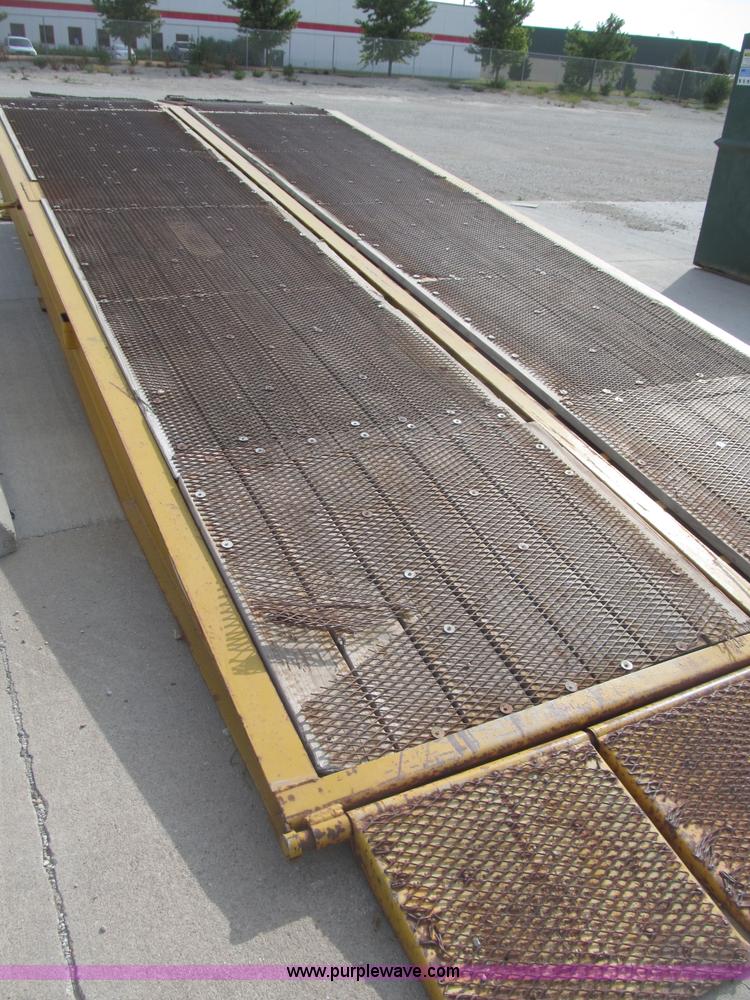 image for item B5162 2002 Ledwell LW25X120 portable loading dock