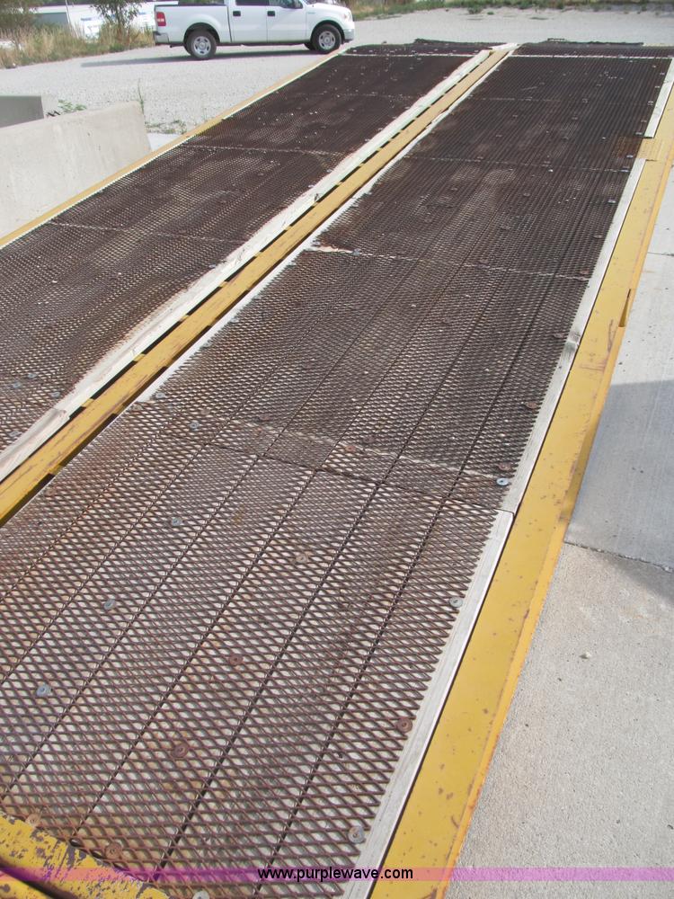 image for item B5162 2002 Ledwell LW25X120 portable loading dock