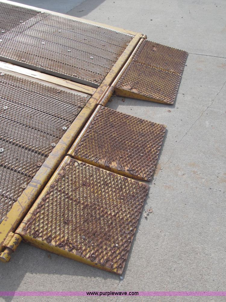 image for item B5162 2002 Ledwell LW25X120 portable loading dock