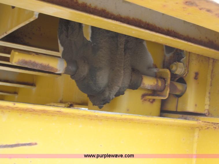 image for item B5162 2002 Ledwell LW25X120 portable loading dock