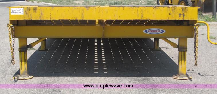 image for item B5163 2008 Ledwell LW25RM portable loading dock