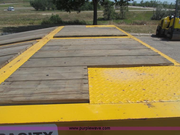 image for item B5163 2008 Ledwell LW25RM portable loading dock