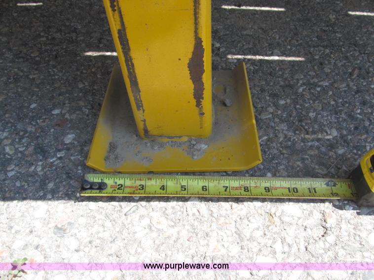 image for item B5163 2008 Ledwell LW25RM portable loading dock