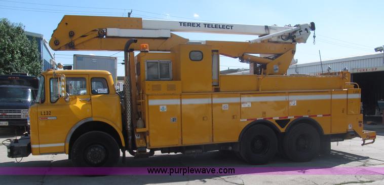 image for item B5175 1985 Ford CT8000 low tilt boom truck