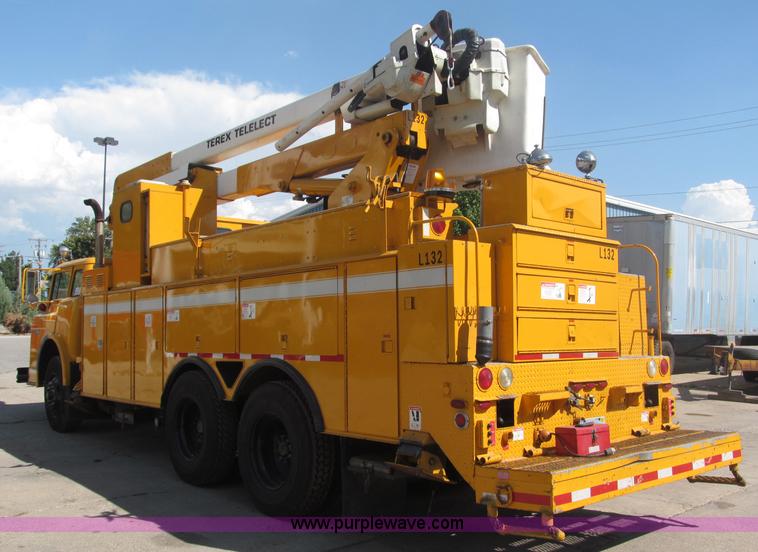 image for item B5175 1985 Ford CT8000 low tilt boom truck