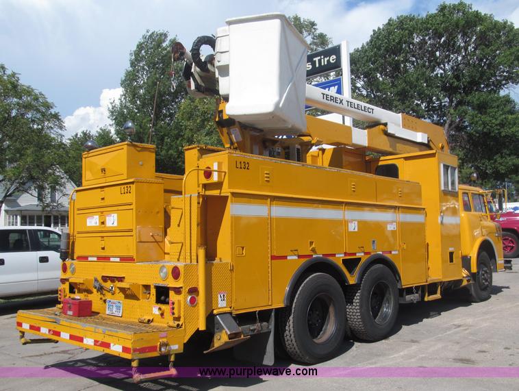 image for item B5175 1985 Ford CT8000 low tilt boom truck