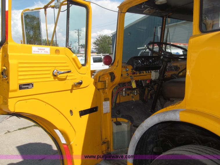 image for item B5175 1985 Ford CT8000 low tilt boom truck