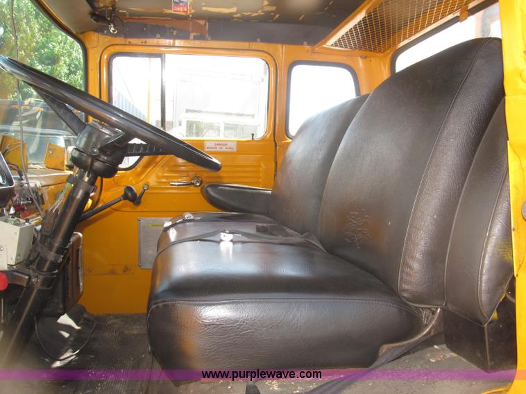 image for item B5175 1985 Ford CT8000 low tilt boom truck